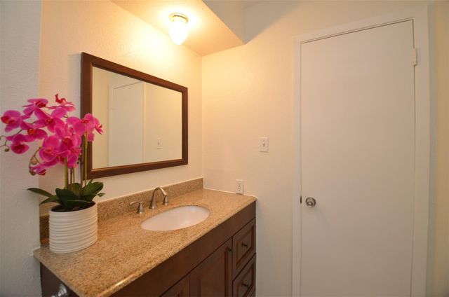 11502 Elmcroft Drive, Houston, TX 77099