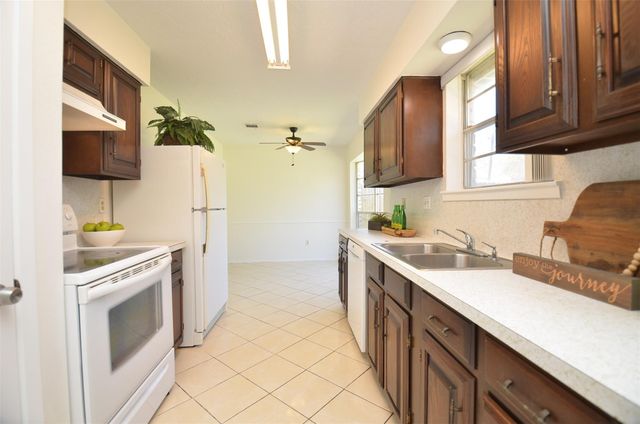 11502 Elmcroft Drive, Houston, TX 77099