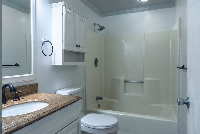 2200 Skyline Dr 4, Lowell, MA 01854