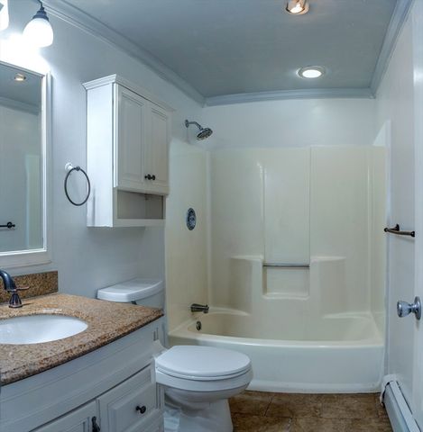 2200 Skyline Dr 4, Lowell, MA 01854