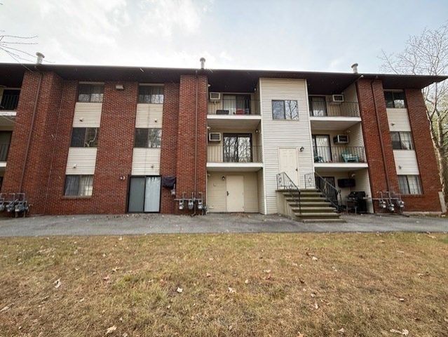 2200 Skyline Dr 4, Lowell, MA 01854