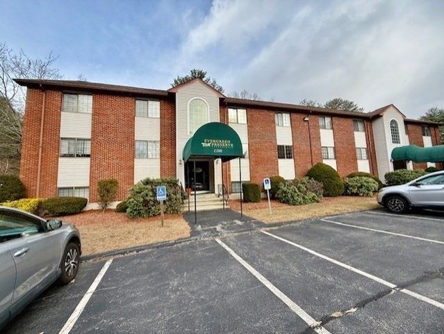 2200 Skyline Dr 4, Lowell, MA 01854