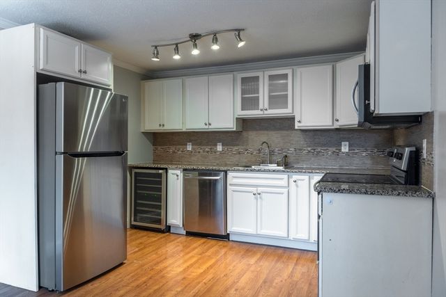 2200 Skyline Dr 4, Lowell, MA 01854