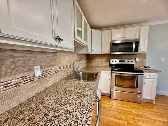 2200 Skyline Dr 4, Lowell, MA 01854