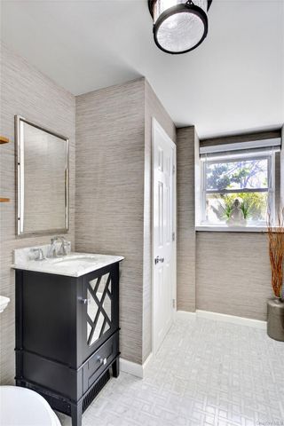 125 Meadow Street, Garden City, NY 11530