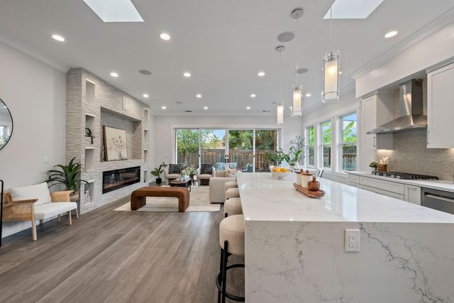 18823 Casa Blanca Lane, Saratoga, CA 95070