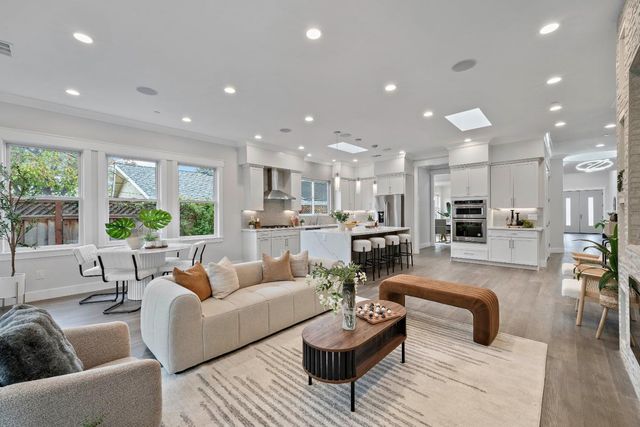 18823 Casa Blanca Lane, Saratoga, CA 95070