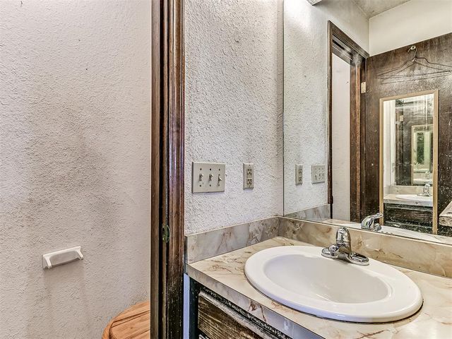 4701 Royal Oak Drive, Oklahoma City, OK 73135