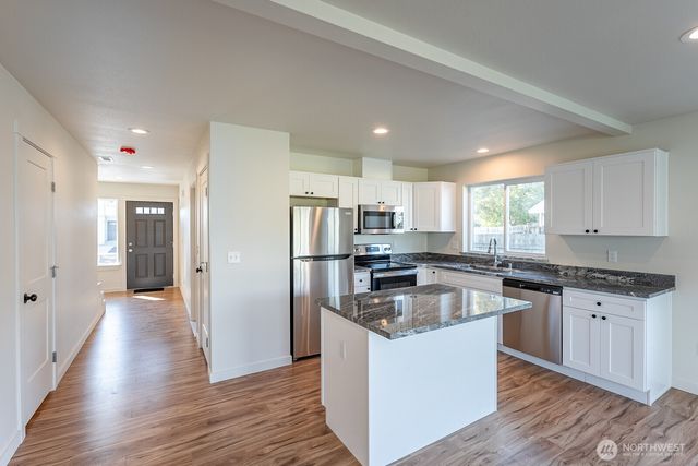 1070 S Grand Drive, Moses Lake, WA 98837