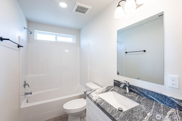 1070 S Grand Drive, Moses Lake, WA 98837