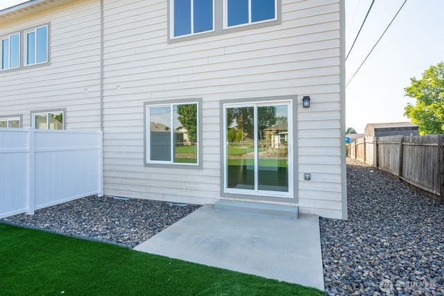 1070 S Grand Drive, Moses Lake, WA 98837