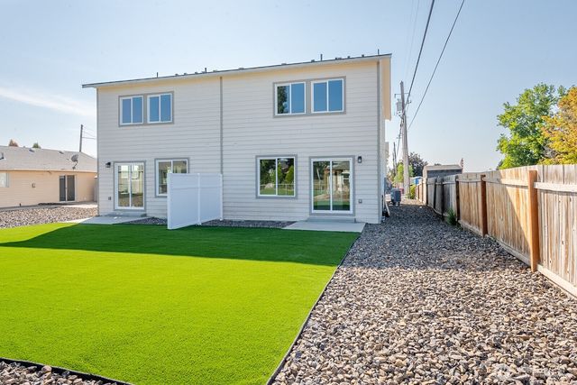 1070 S Grand Drive, Moses Lake, WA 98837