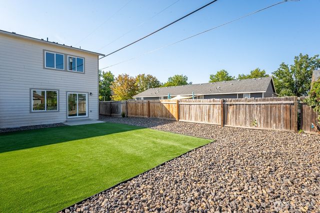 1070 S Grand Drive, Moses Lake, WA 98837