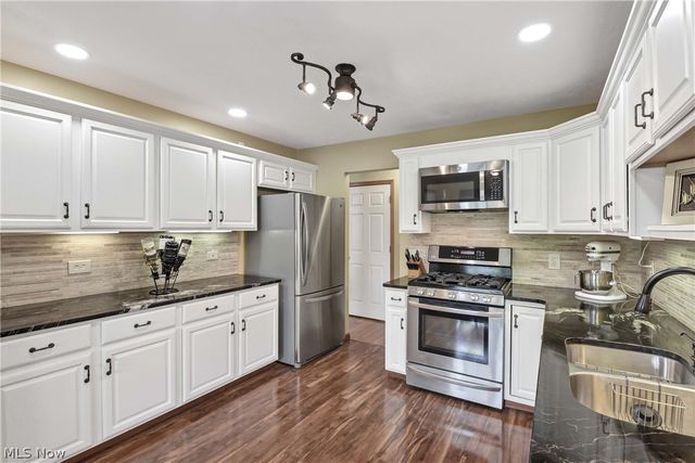 30941 Pepper Mill Court 83B, North Olmsted, OH 44070