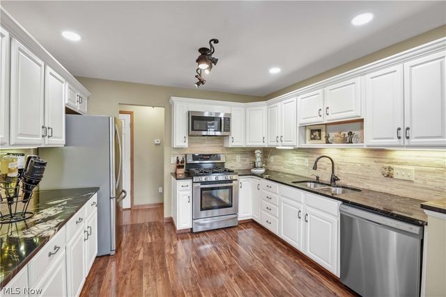 30941 Pepper Mill Court 83B, North Olmsted, OH 44070