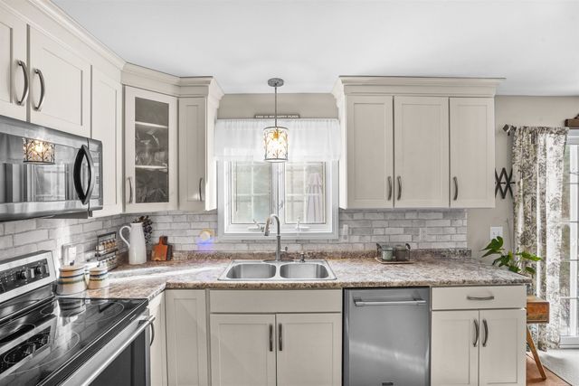 13 Mulberry Lane, Amherst, NH 03031