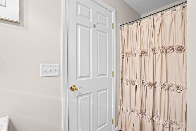 13 Mulberry Lane, Amherst, NH 03031