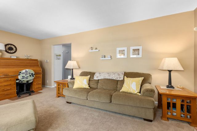 996 Colonial Court, Holland, MI 49423