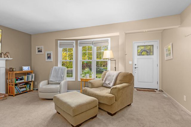 996 Colonial Court, Holland, MI 49423