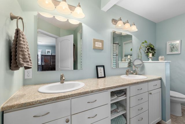 996 Colonial Court, Holland, MI 49423