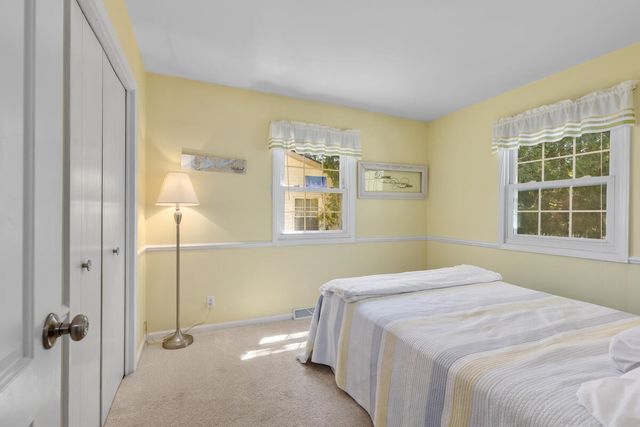 996 Colonial Court, Holland, MI 49423