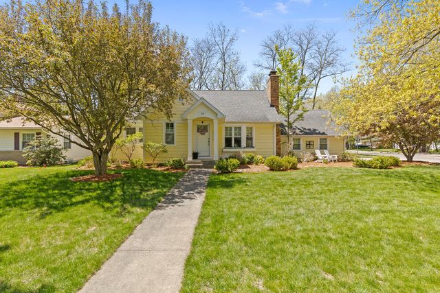 996 Colonial Court, Holland, MI 49423