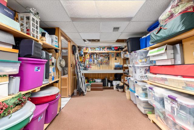996 Colonial Court, Holland, MI 49423
