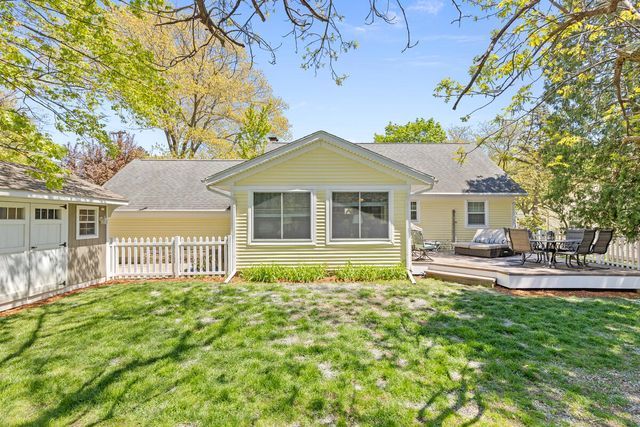 996 Colonial Court, Holland, MI 49423