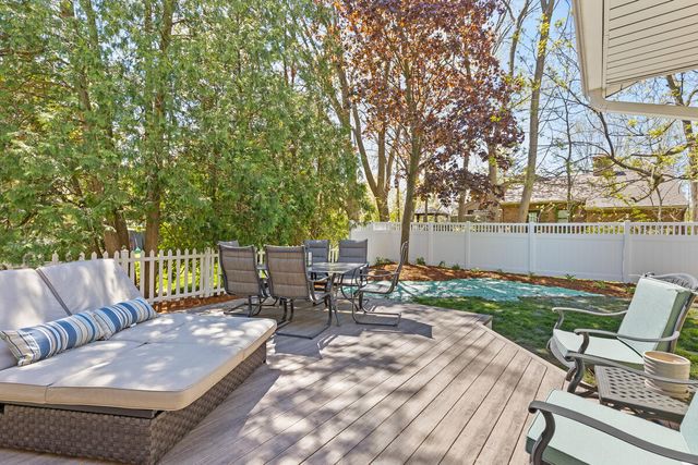 996 Colonial Court, Holland, MI 49423