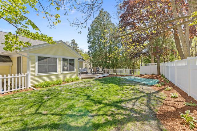 996 Colonial Court, Holland, MI 49423