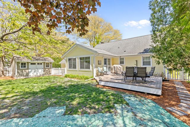 996 Colonial Court, Holland, MI 49423