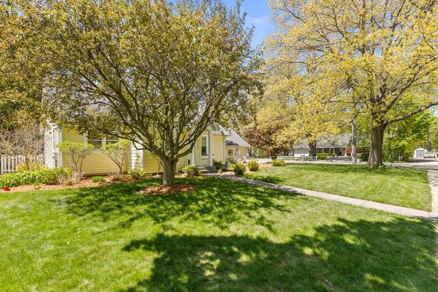 996 Colonial Court, Holland, MI 49423