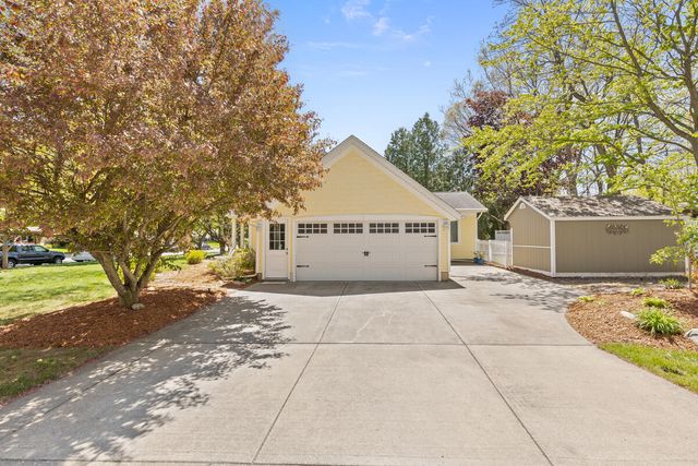 996 Colonial Court, Holland, MI 49423