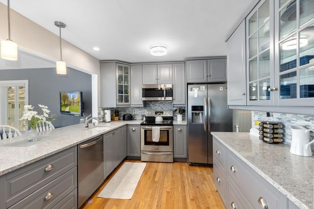 996 Colonial Court, Holland, MI 49423