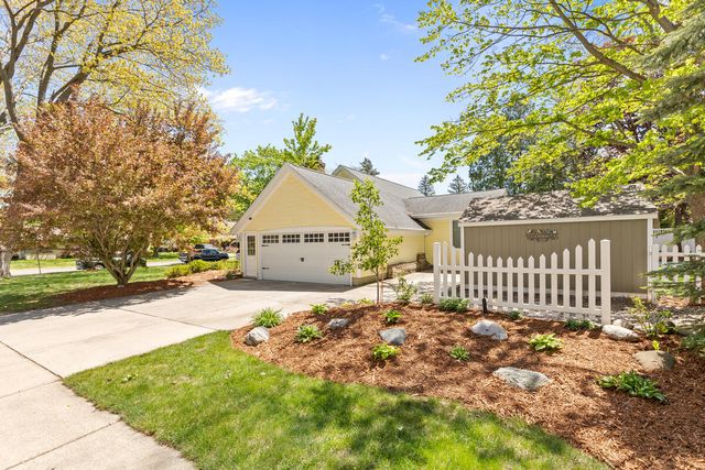 996 Colonial Court, Holland, MI 49423