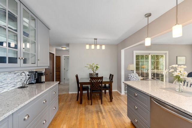 996 Colonial Court, Holland, MI 49423