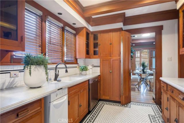 2303 E Ocean Boulevard, Long Beach, CA 90803