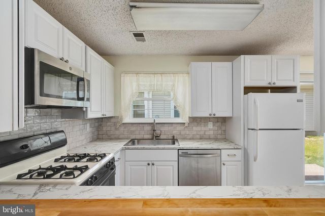 98 PINE OAK BLVD, Barnegat, NJ 08005