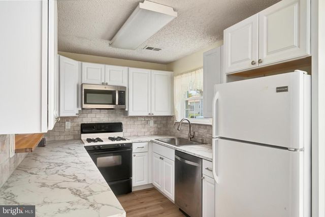98 PINE OAK BLVD, Barnegat, NJ 08005