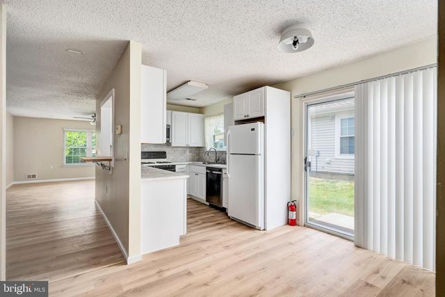 98 PINE OAK BLVD, Barnegat, NJ 08005