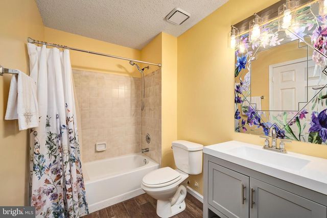 98 PINE OAK BLVD, Barnegat, NJ 08005