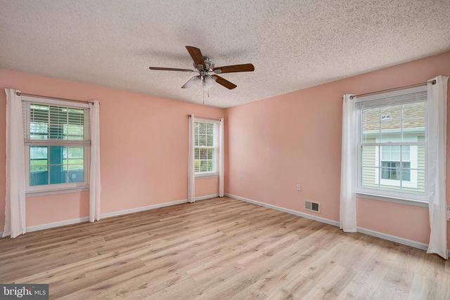98 PINE OAK BLVD, Barnegat, NJ 08005