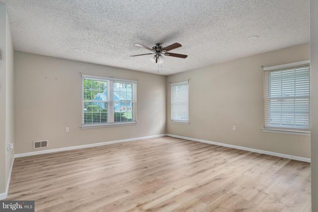 98 PINE OAK BLVD, Barnegat, NJ 08005