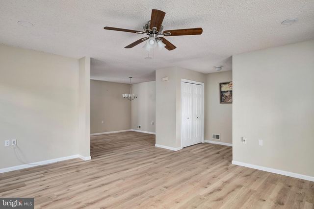 98 PINE OAK BLVD, Barnegat, NJ 08005