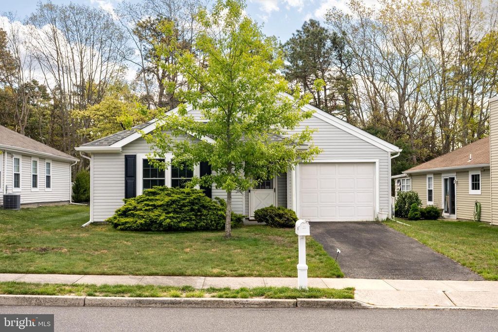 98 PINE OAK BLVD, Barnegat, NJ 08005