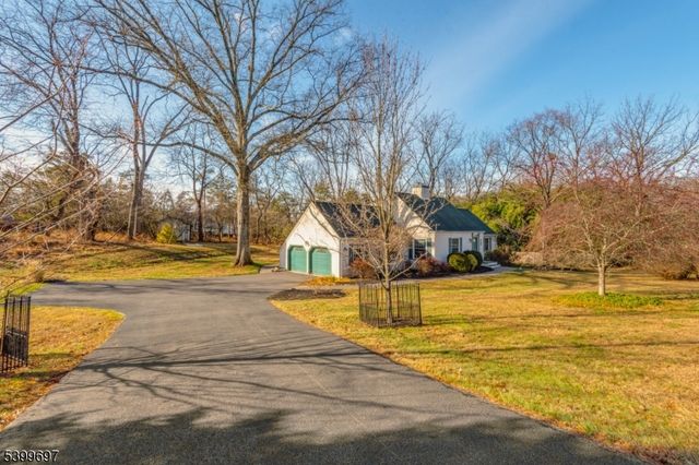 18 Farview Dr, Clinton Twp., NJ 08801