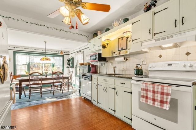 18 Farview Dr, Clinton Twp., NJ 08801