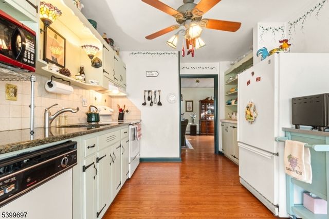 18 Farview Dr, Clinton Twp., NJ 08801