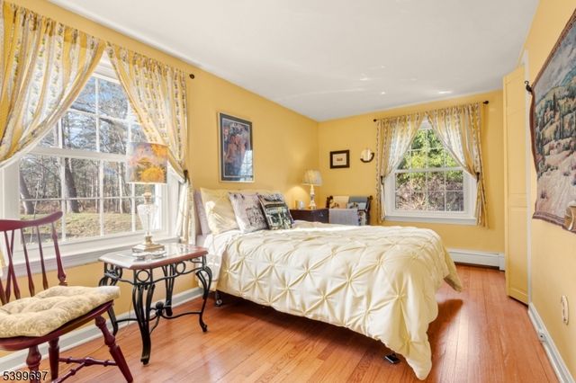 18 Farview Dr, Clinton Twp., NJ 08801