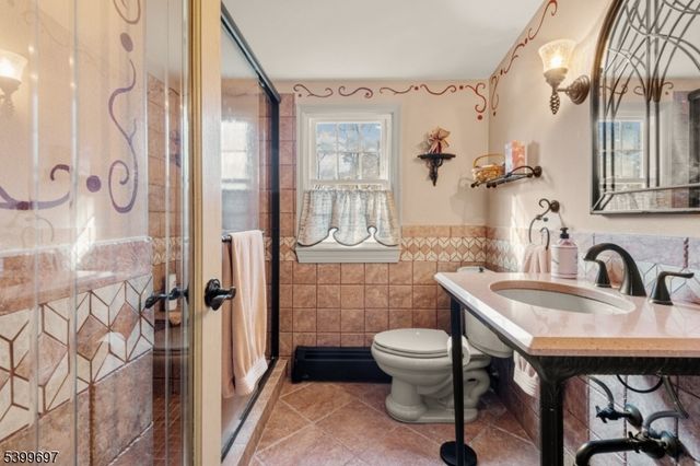 18 Farview Dr, Clinton Twp., NJ 08801